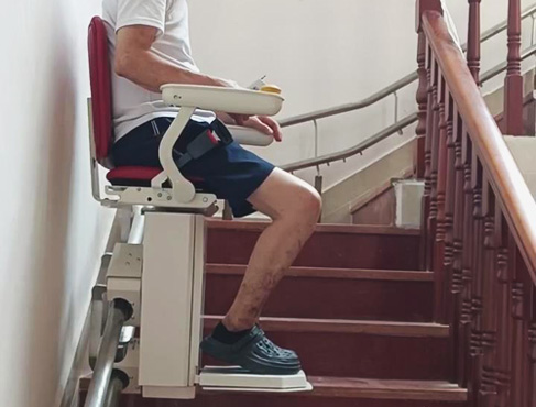 广东河源加装稳升双轨座椅电梯