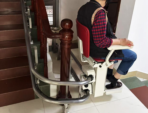 广东深圳加装稳升双轨曲线座椅电梯